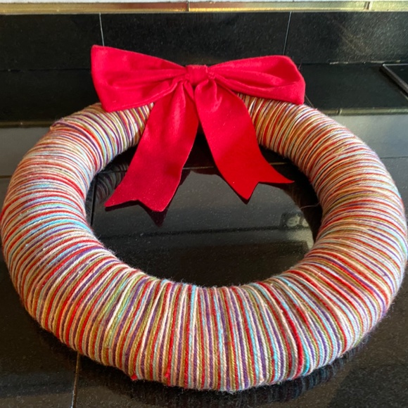 Christmas Yarn Wreath - Picture 6 of 11